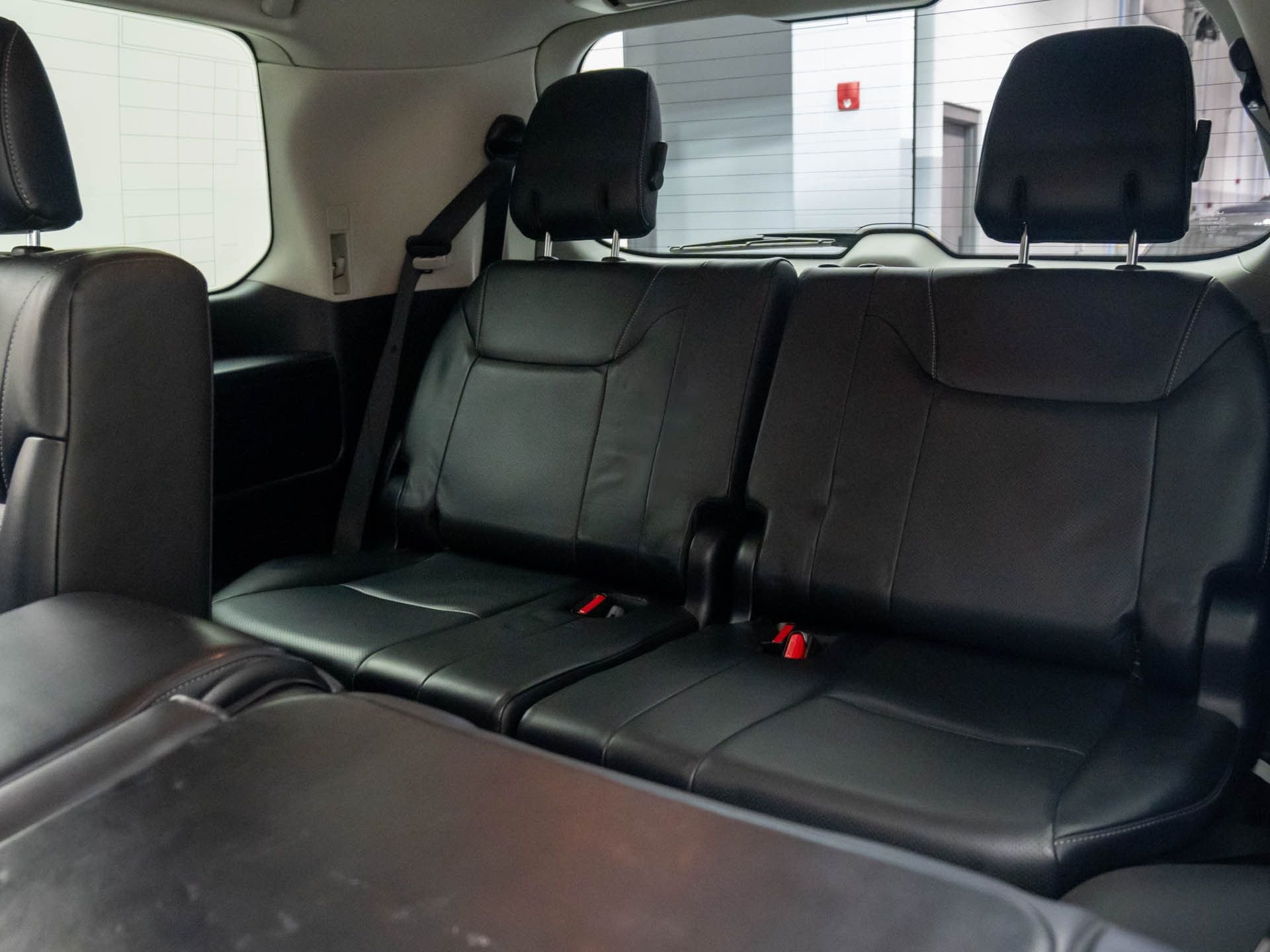 Used 2014 Black Lexus 570 image 20