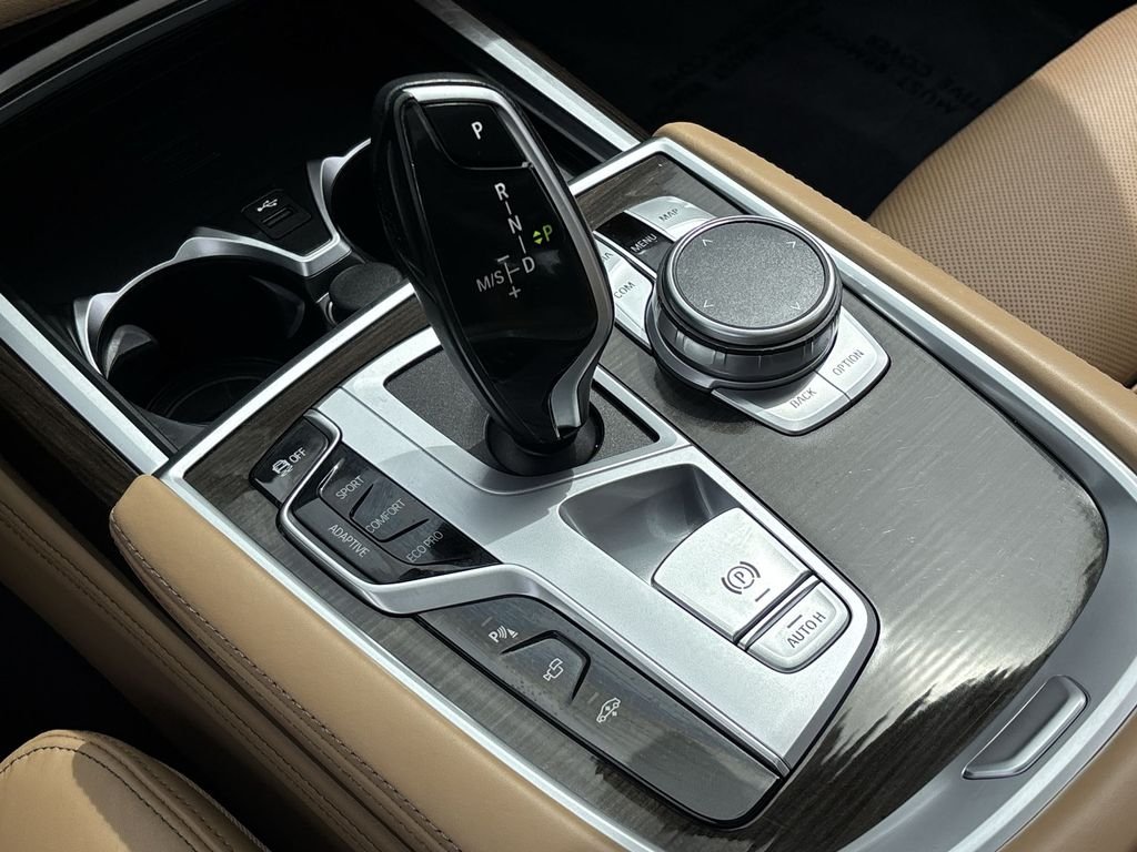 Used 2022 Black BMW 750i xDrive image 23