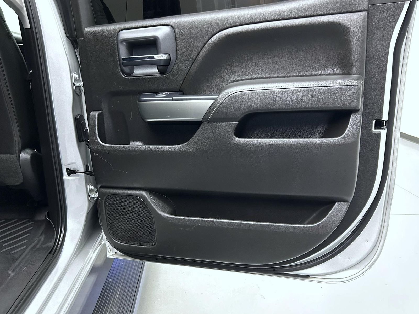 Used 2018 Silver Chevrolet LT image 17