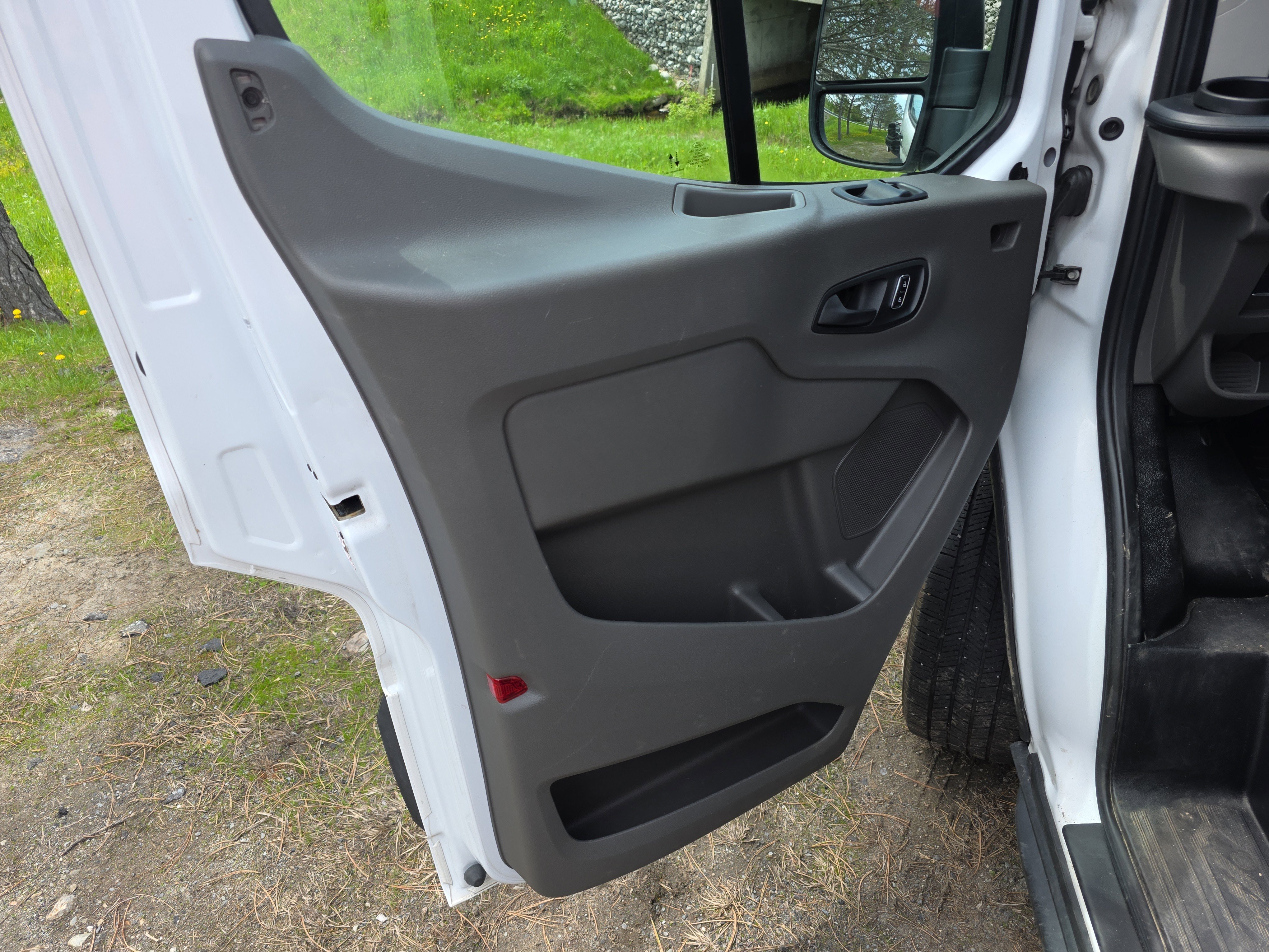 Used 2023 OXFORD WHITE Ford T250 MED RF AWD image 7