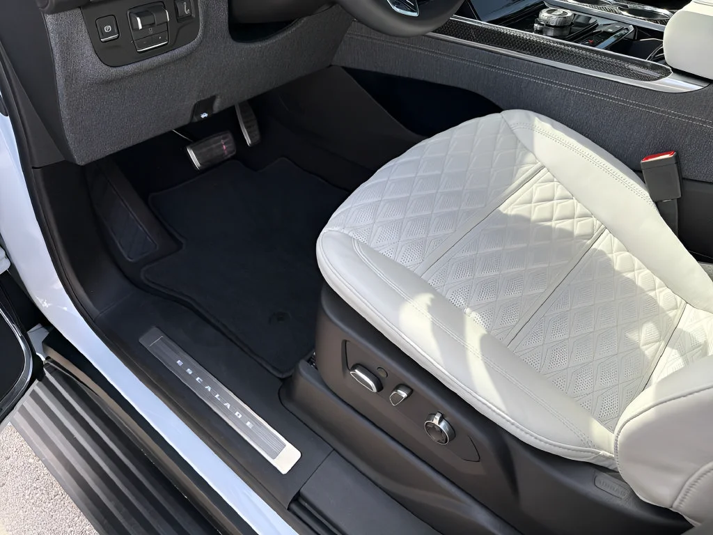 Used 2026 Vibrant White Tricoat Cadillac V-Series image 26