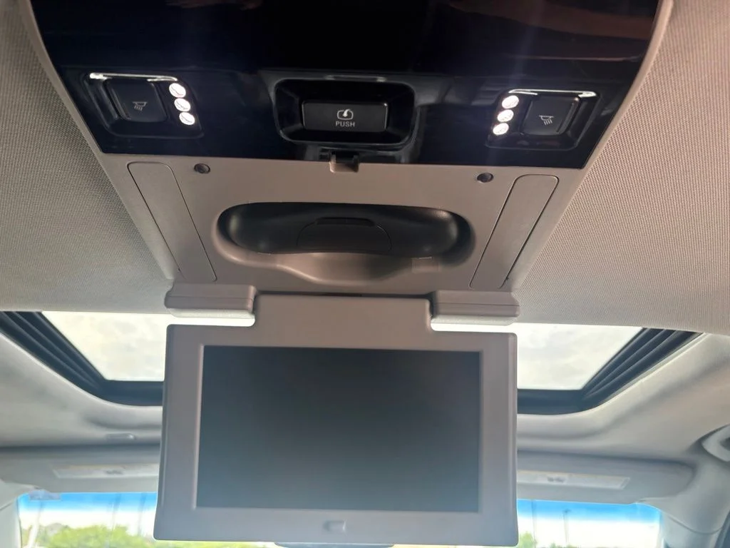 Used 2017 White GMC Denali image 39