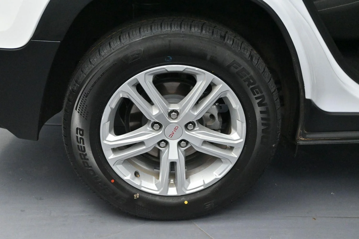 Used 2022 Summit White GMC SLE image 33