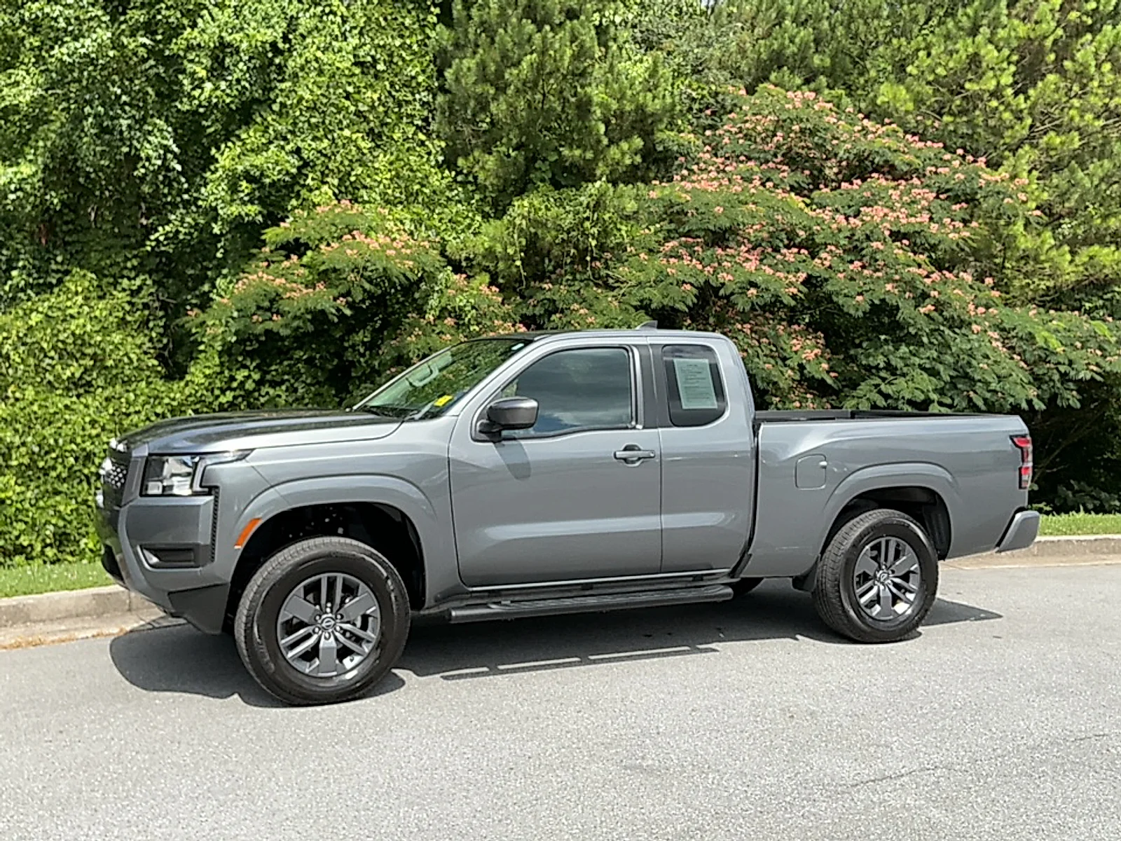 Used 2025 Gun Metallic Nissan King Cab SV 4x2 image 4