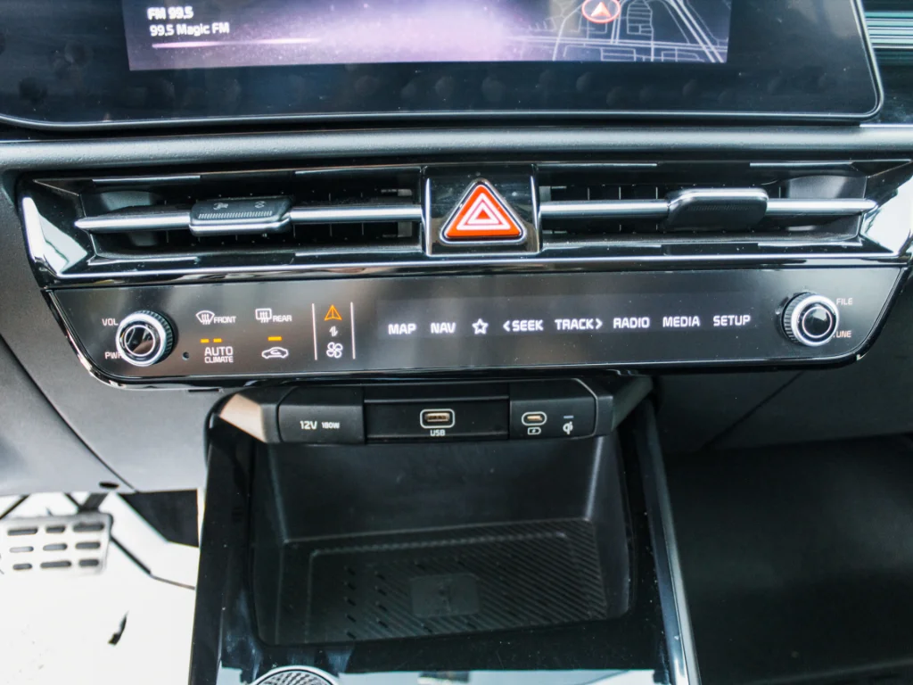 Used 2023 Snow White Pearl Kia Wave image 19