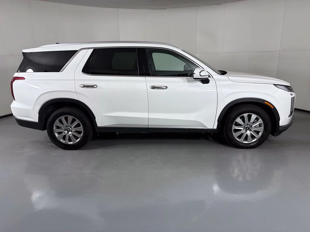 Used 2025 White Hyundai SEL image 9