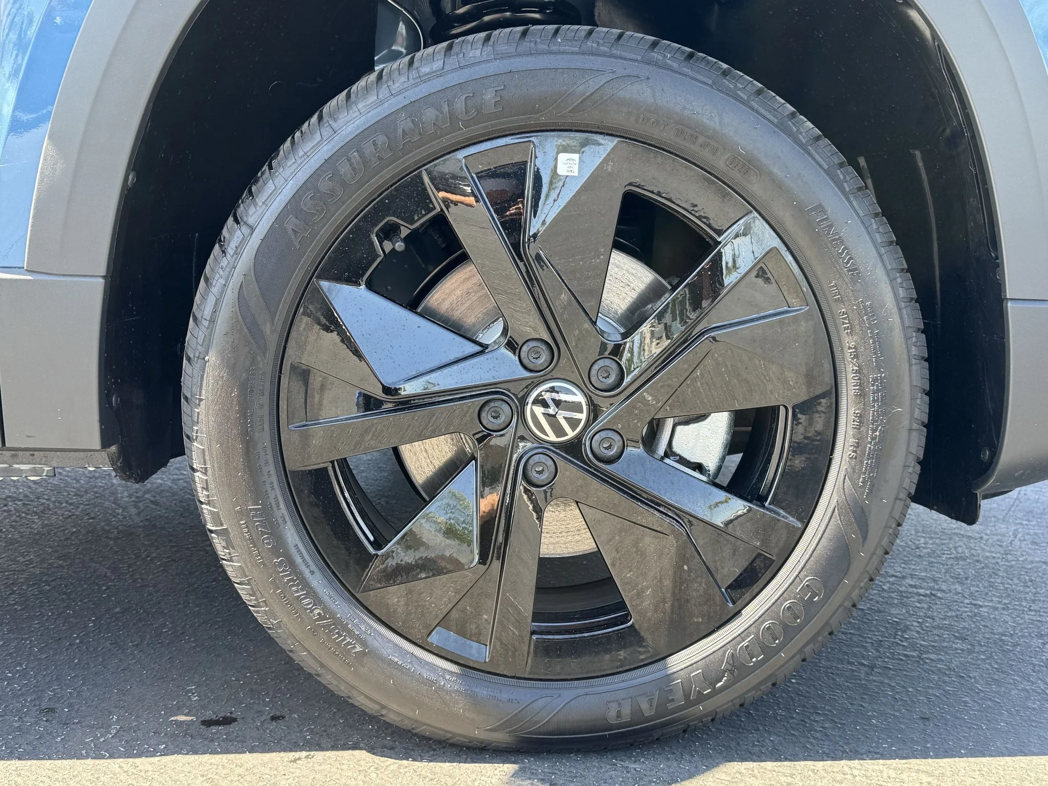 New 2026 Monterey Blue Pearl Volkswagen SE image 10