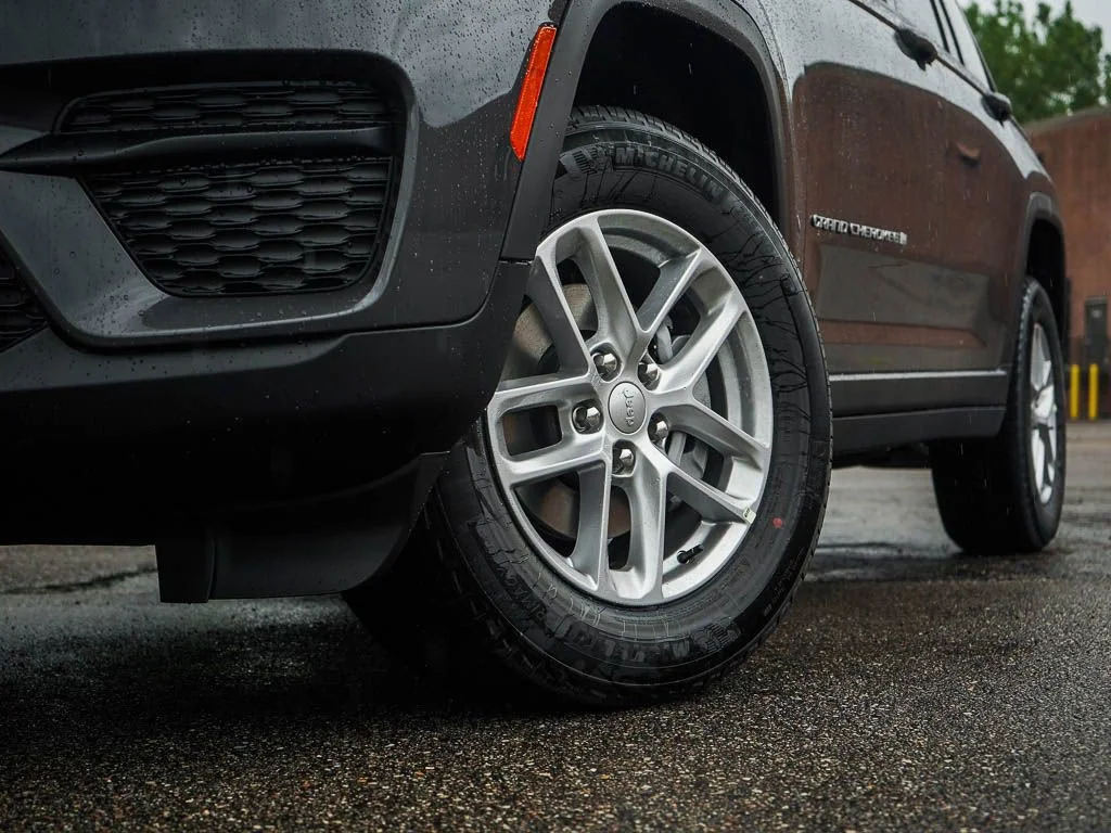 New 2026 Baltic Gray Metallic Clearcoat Jeep Laredo X image 6