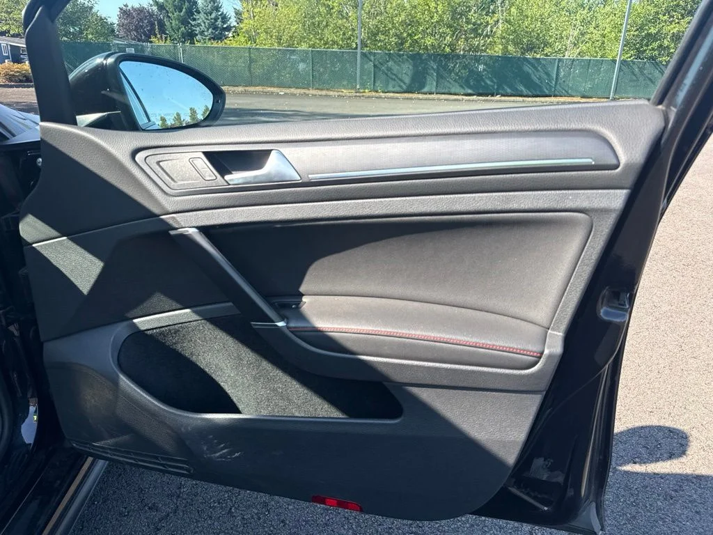 Used 2021 Deep Black Volkswagen 2.0T SE image 23
