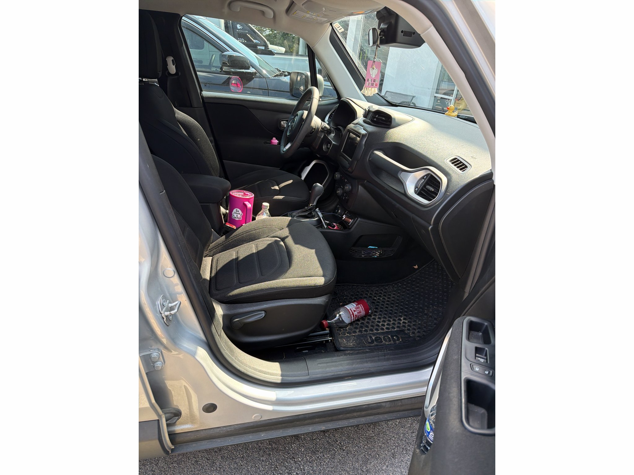 Used 2019 Glacier Metallic Clearcoat Jeep Latitude image 7