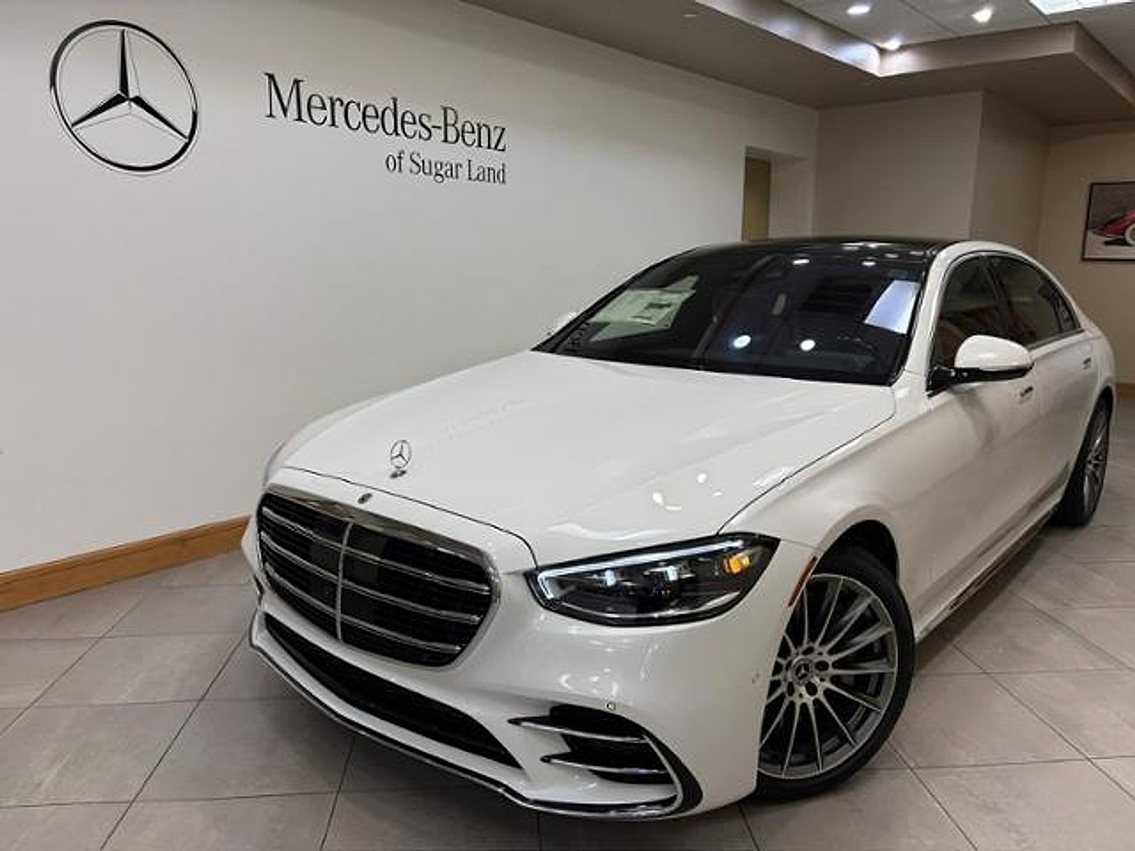 New 2026 MANUFAKTUR Moonlight White Metallic Mercedes-Benz 4MATIC® image 1