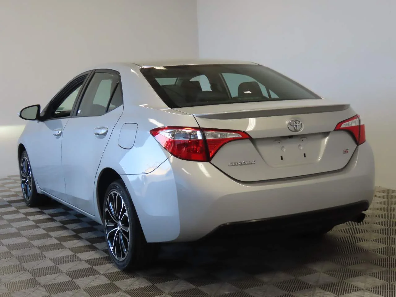 Used 2016 Classic Silver Metallic Toyota S Plus image 3