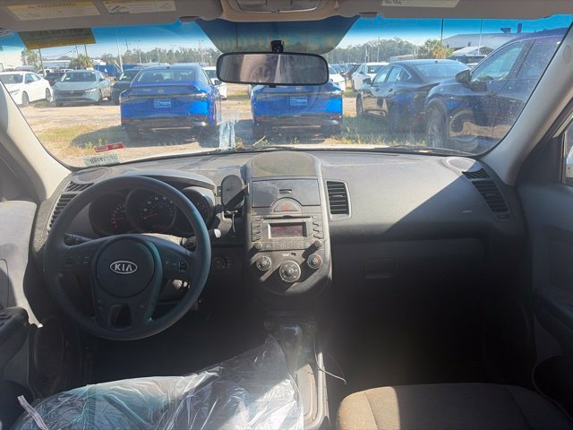 Used 2010 White Kia Plus image 23
