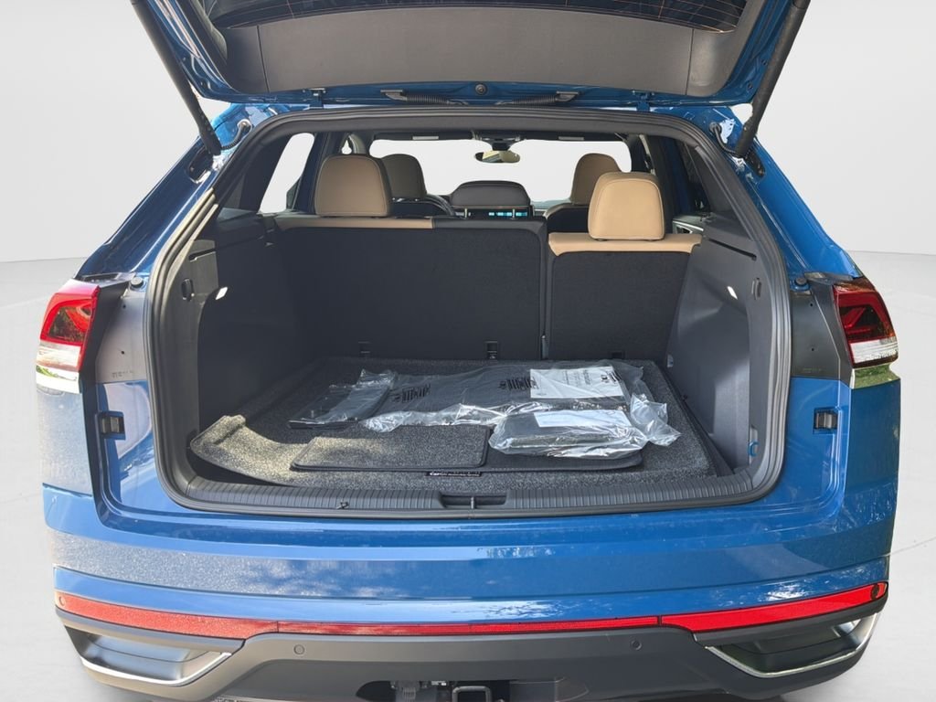 New 2026 Mountain  Lake Blue Metallic Volkswagen 2.0T SE w/Technology image 9