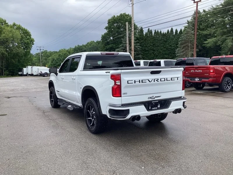 Used 2022 Summit White Chevrolet RST image 5