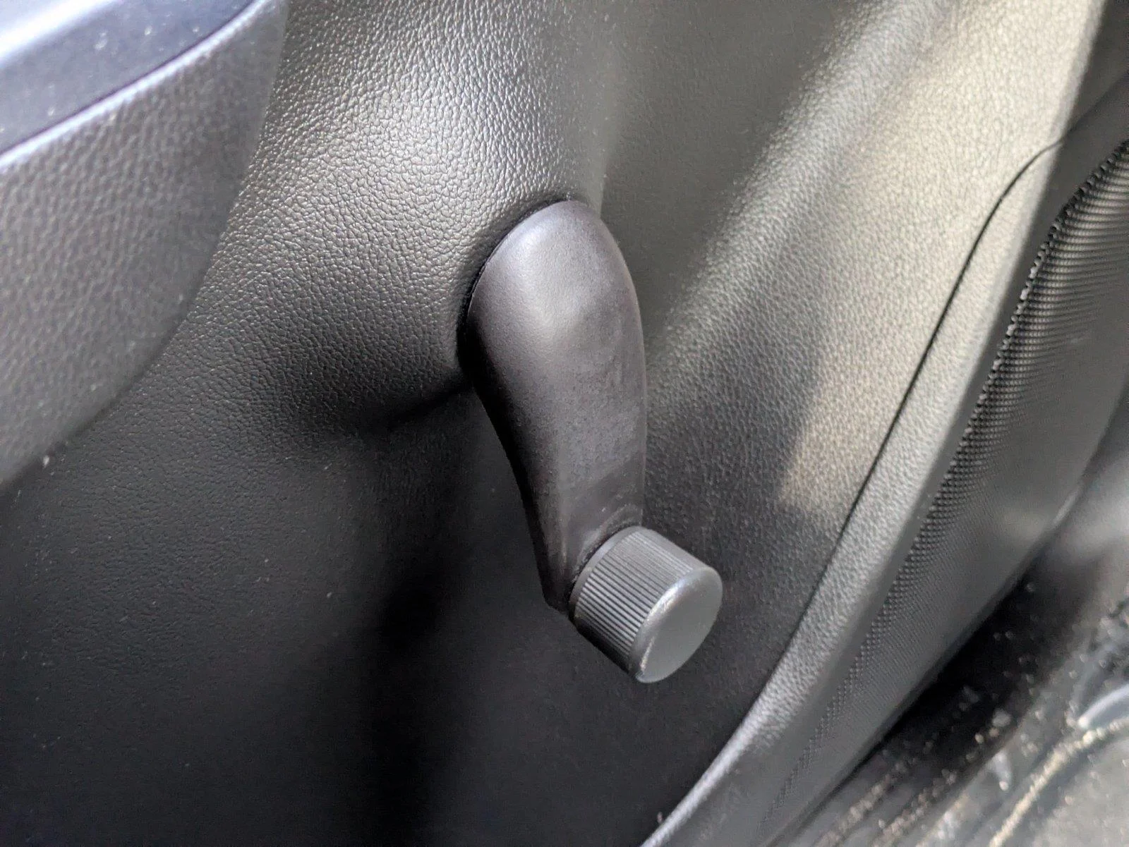 Used 2014 White GMC Base image 24