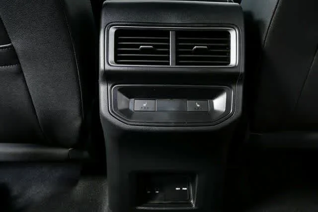 2026 Volkswagen Atlas Cross Sport SEL Premium R-LINE - Photo 19