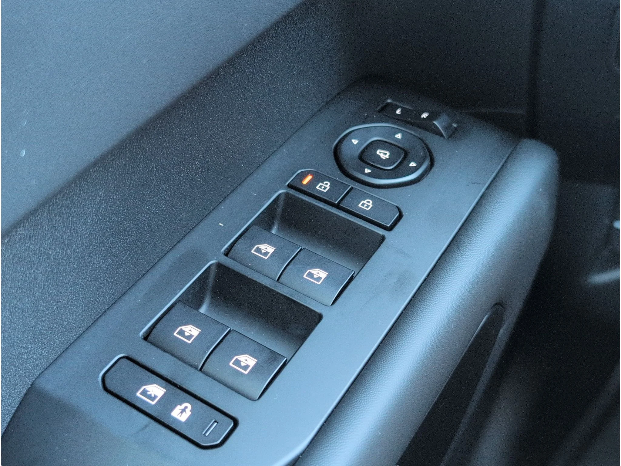 New 2027 Wolf Gray Kia X-LINE SX image 12
