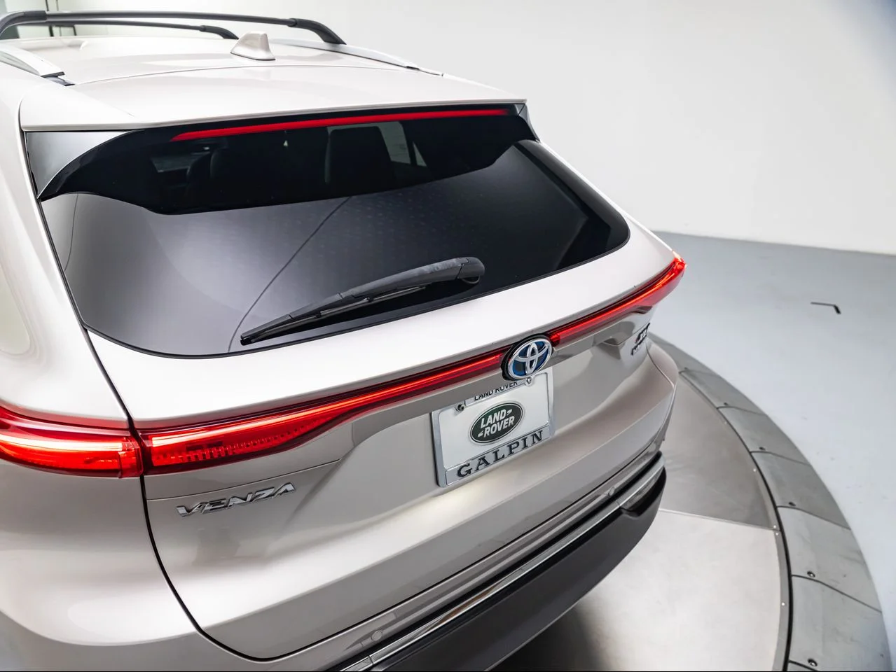 Used 2022 Titanium Glow Toyota XLE image 31