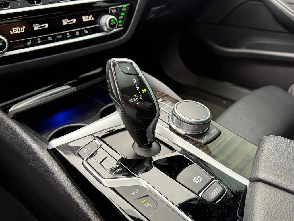 Used 2018 White BMW 530e iPerformance image 22