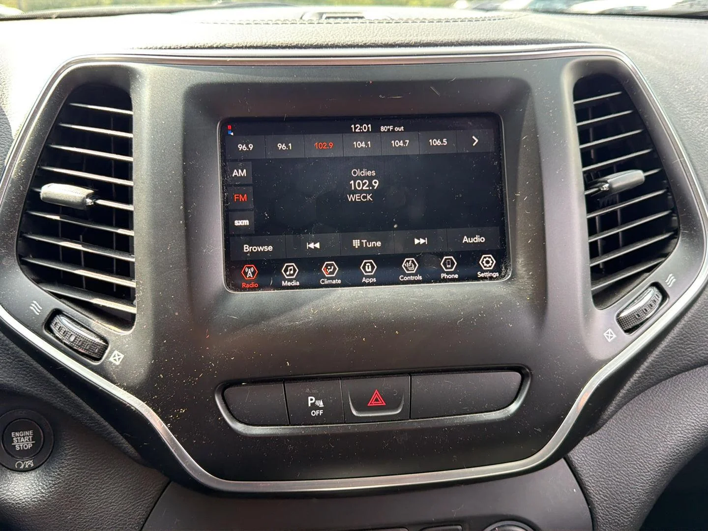 Used 2020 Velvet Red Pearlcoat Jeep Latitude Plus image 11