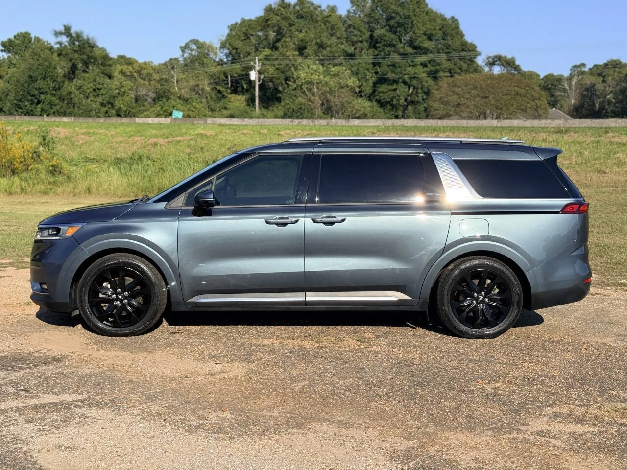 Used 2022 Gray Kia SX 4dr Mini Van image 2