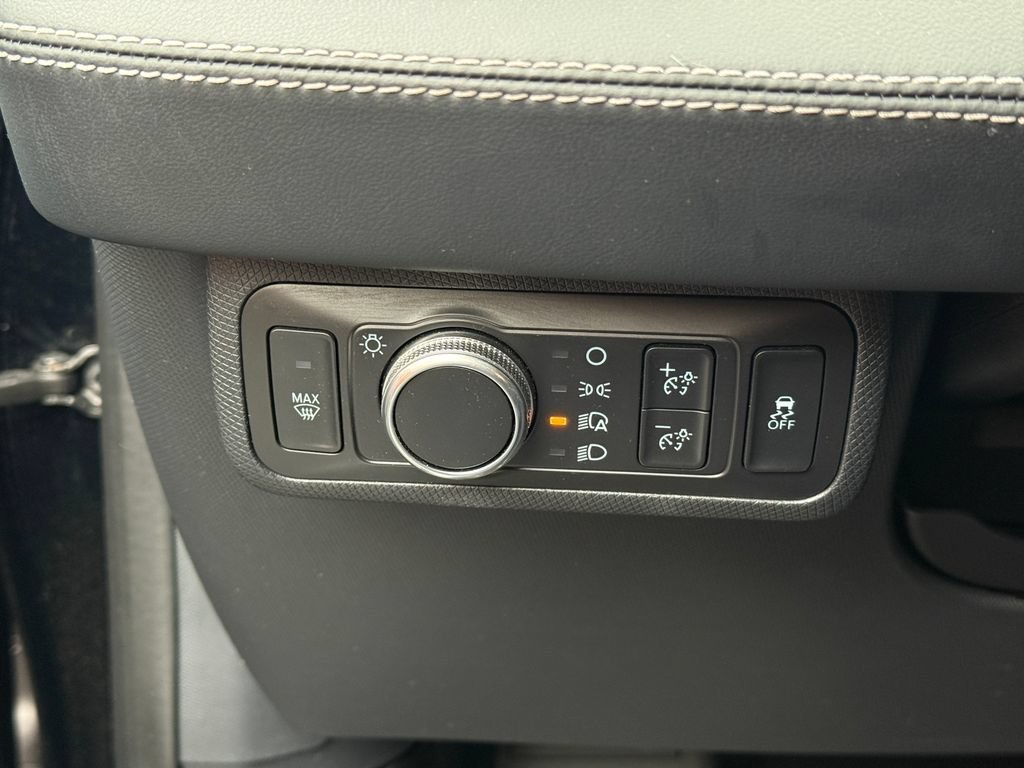 Used 2021  Ford Premium image 15