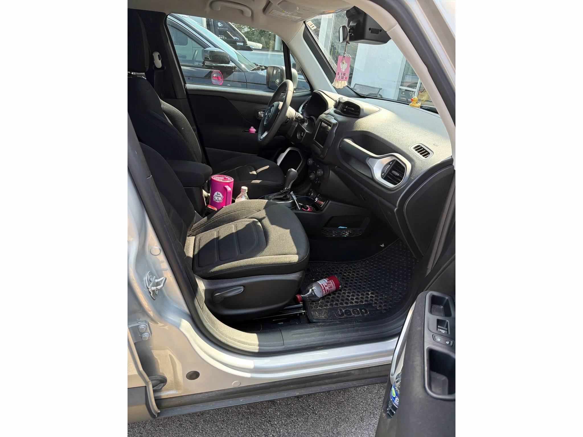 Used 2019 Glacier Metallic Clearcoat Jeep Latitude image 6