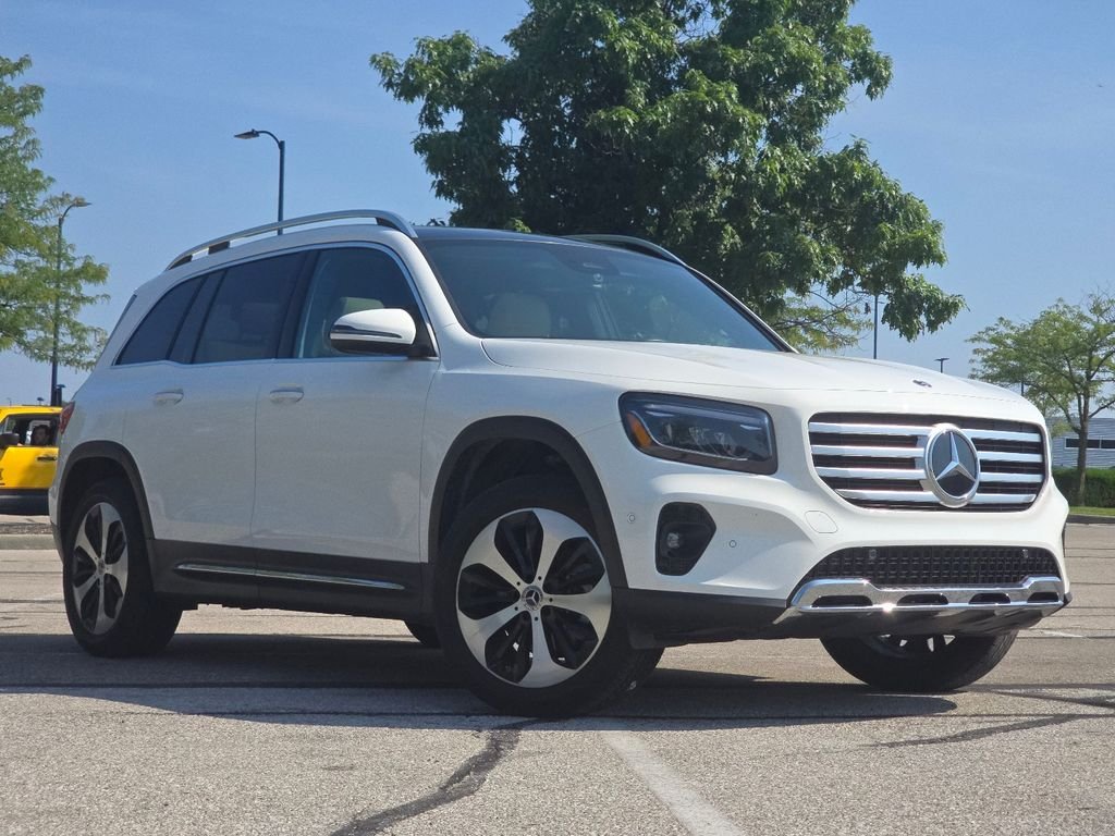 Certified Used 2025 Polar White Mercedes-Benz GLB 250 image 2