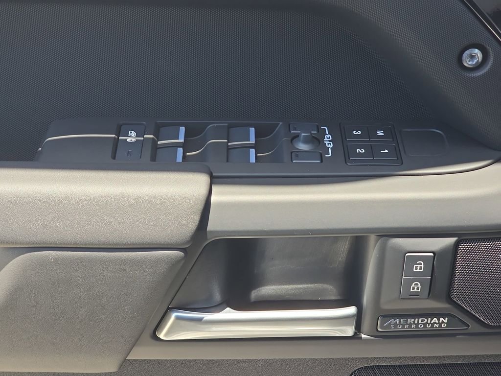 New 2026 Santorini Black Land Rover X-Dynamic SE image 28