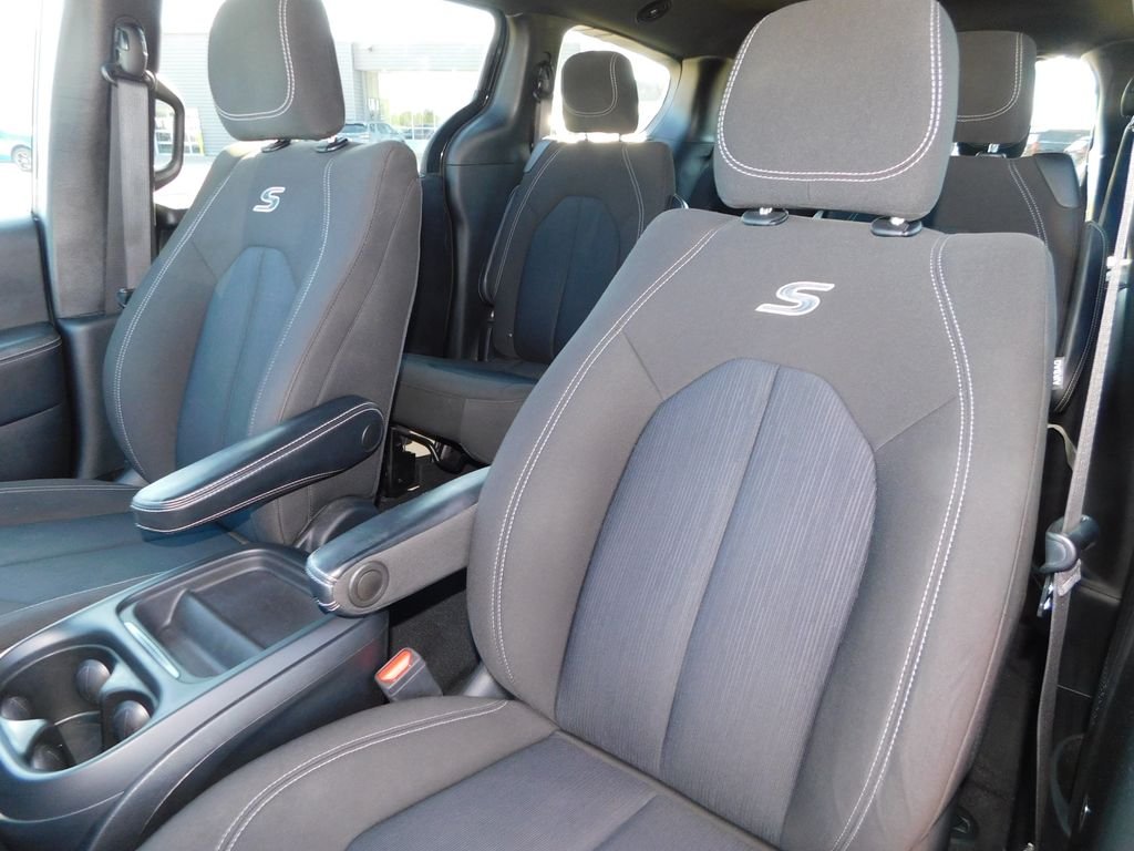 Used 2021 Black Chrysler Touring image 15