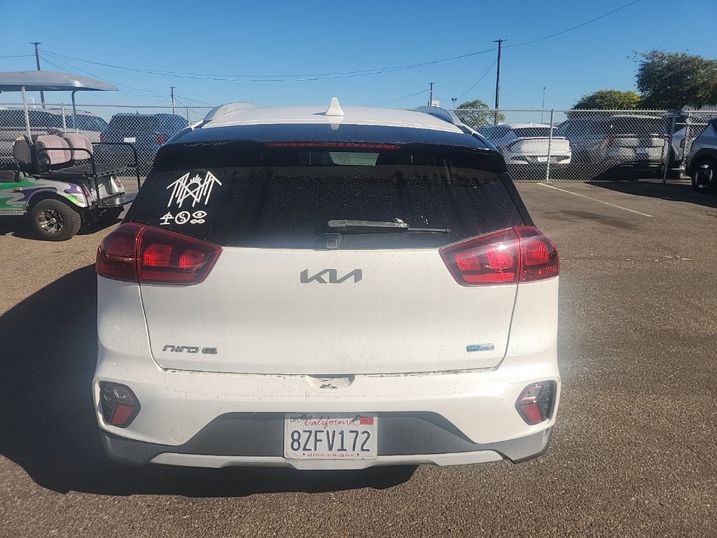 Used 2022 Snow White Pearl Kia LX image 11