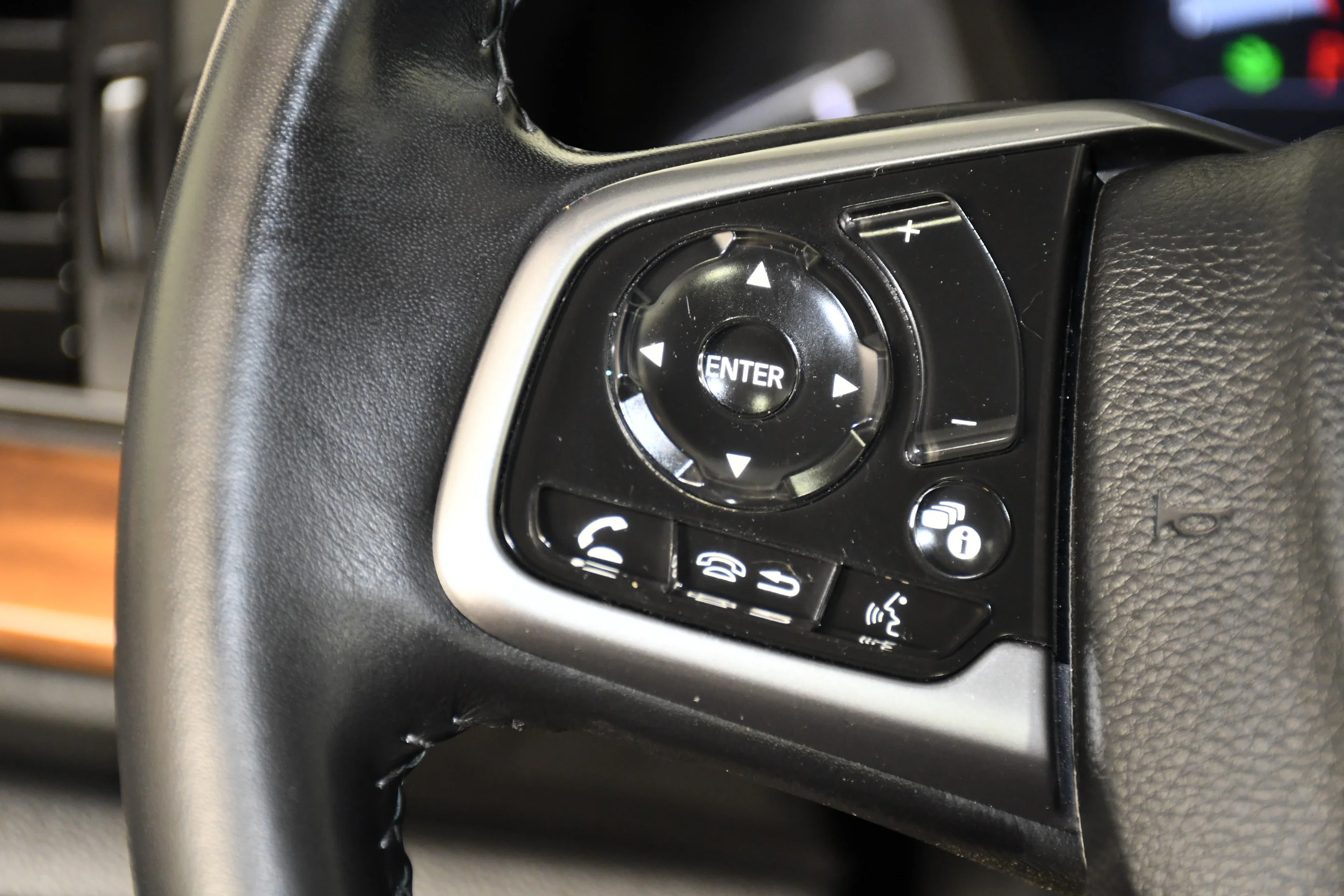 Used 2019 Lunar Silver Metallic Honda Touring image 20