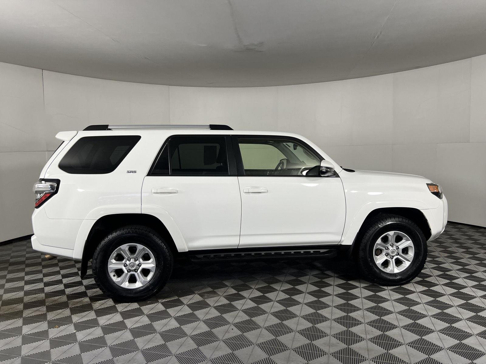 Used 2022 White Toyota SR5 Premium image 10