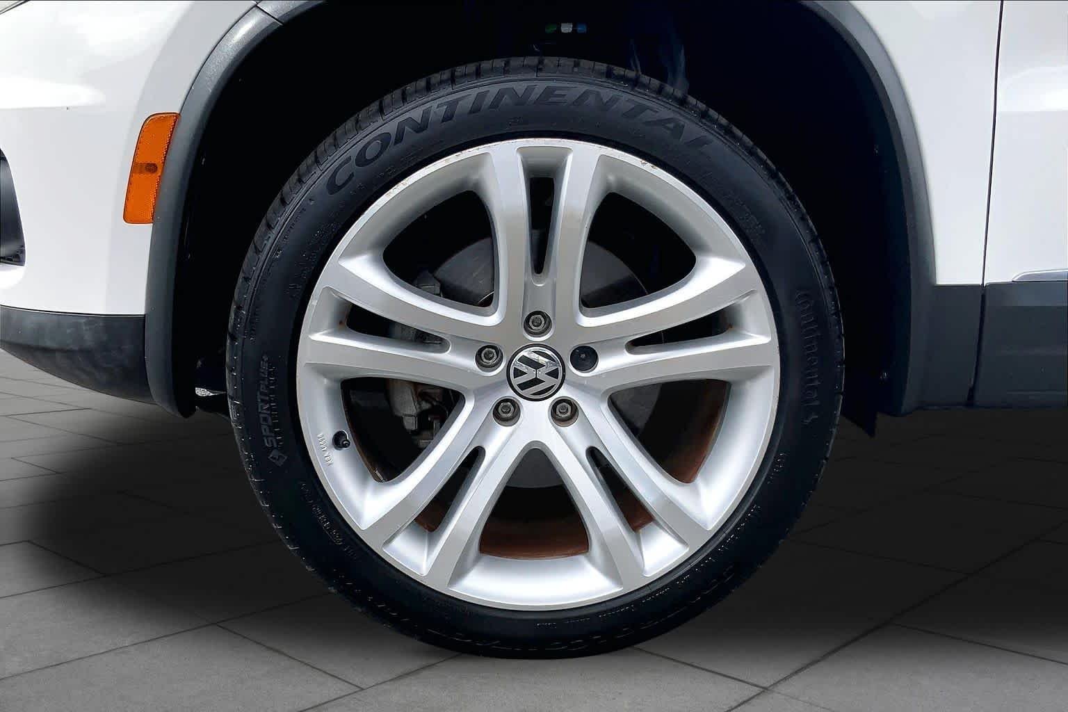Used 2012 Candy White Volkswagen SEL image 10