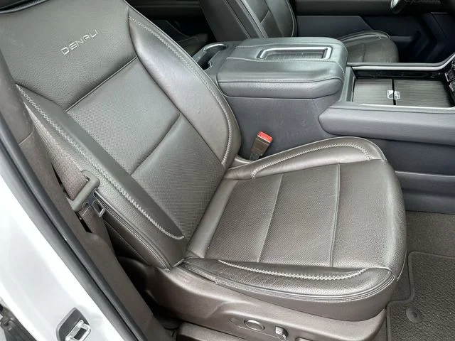 Used 2021 White GMC Denali image 29