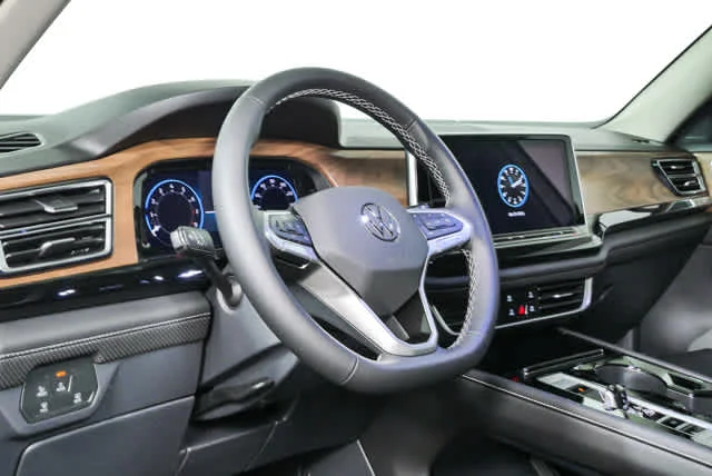 New 2026 Opal White Pearl Volkswagen 2.0T SE w/Technology image 4