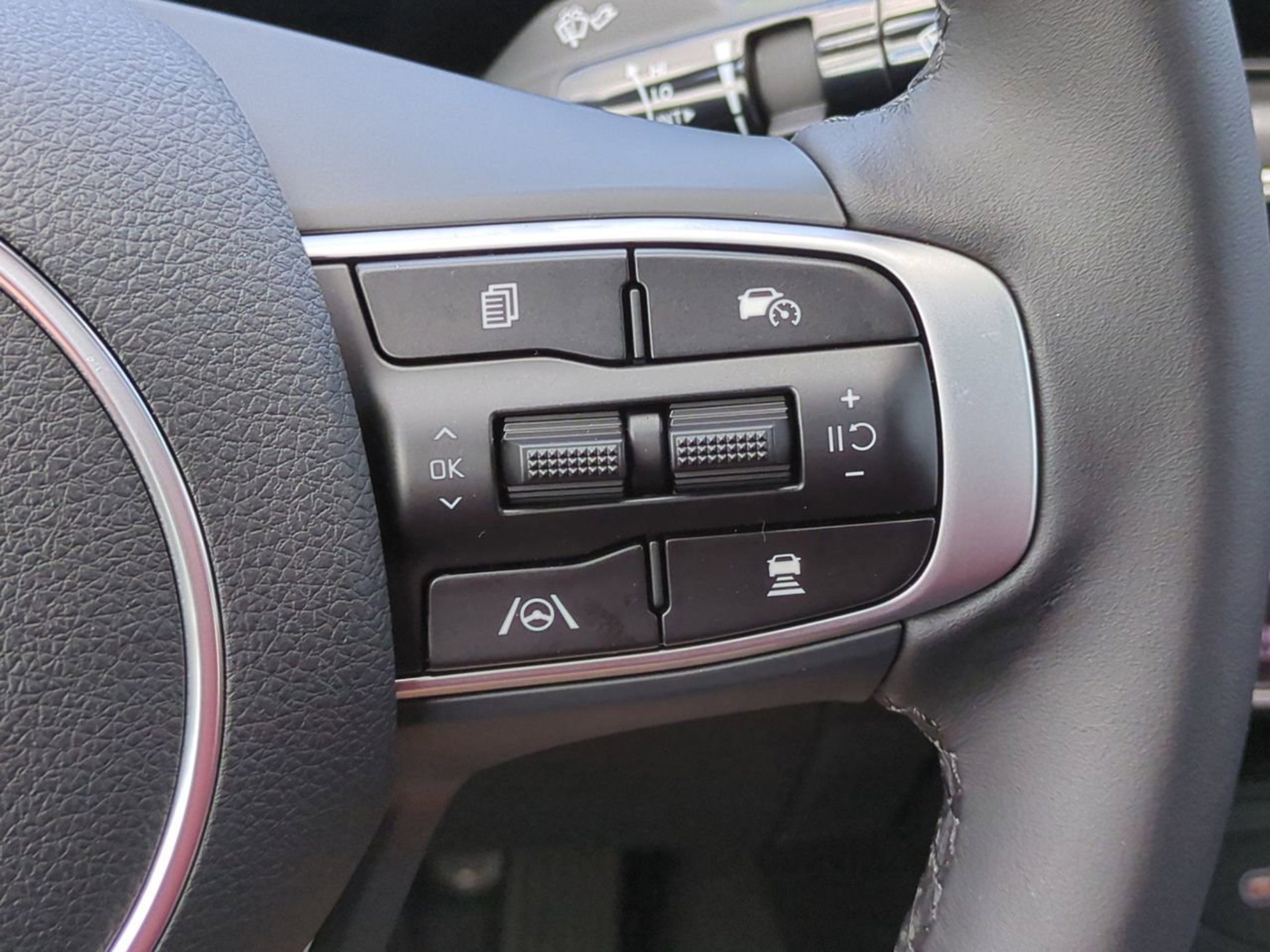 New 2026 Snow White Pearl Kia GT-Line image 31