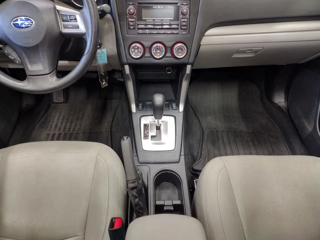 Used 2015 White Subaru 2.5i Premium image 33
