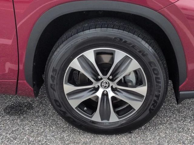 Used 2023 Red Toyota XLE image 11