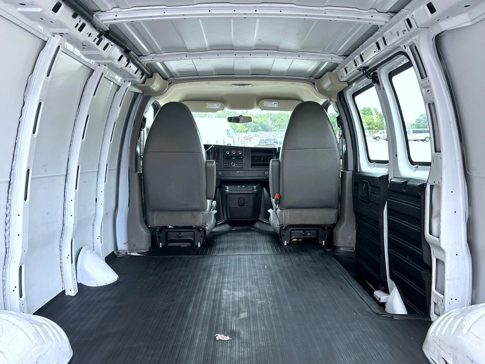 Used 2014 White Chevrolet Work Van image 23