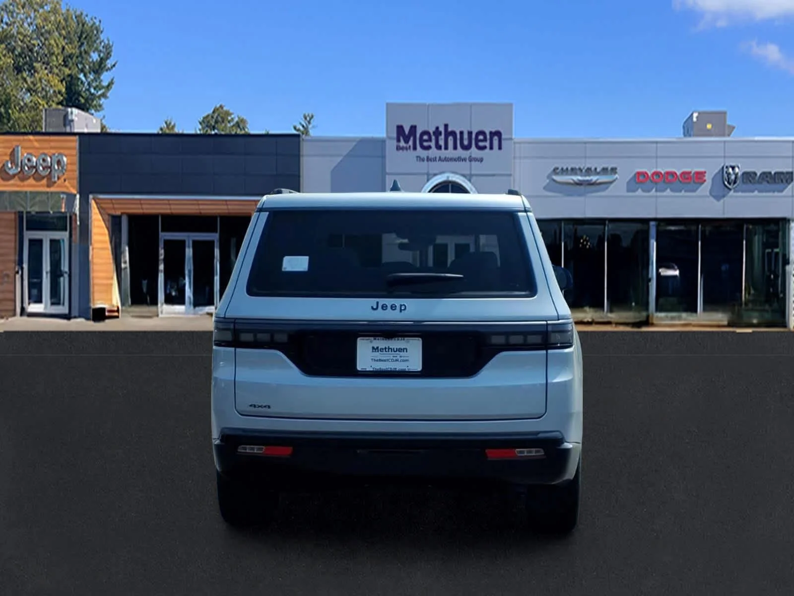 New 2026 Silver-Zynith Exterior Paint Jeep Limited Reserve image 6