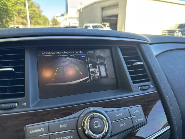 Used 2018 White Nissan SL image 26