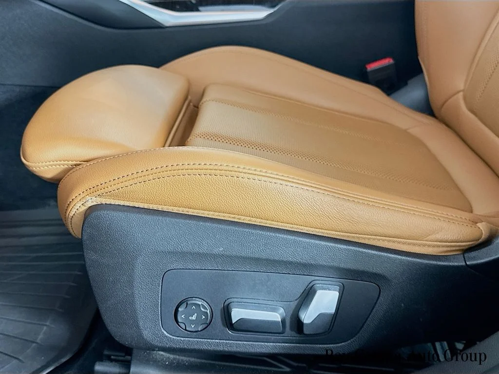 Used 2023 Black BMW 330i xDrive image 19