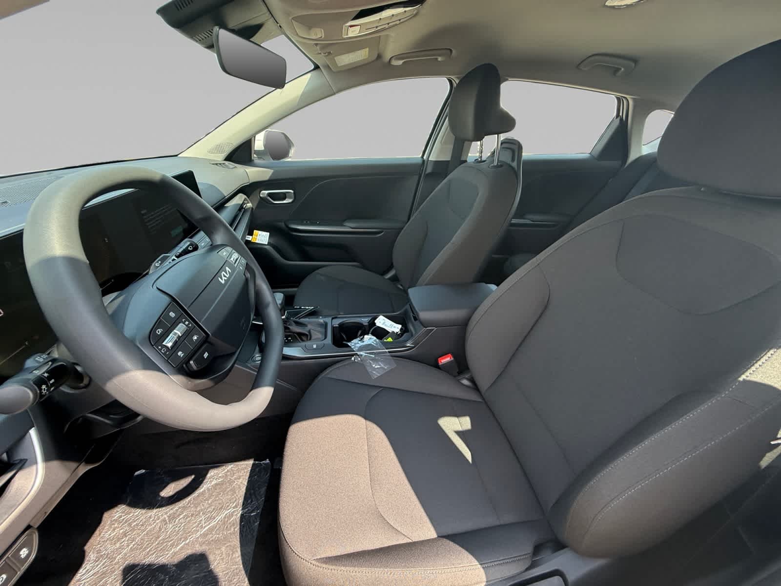 New 2026 Snow White Pearl Kia LXS image 11