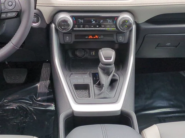 Used 2024 Beige Toyota XLE Premium image 17