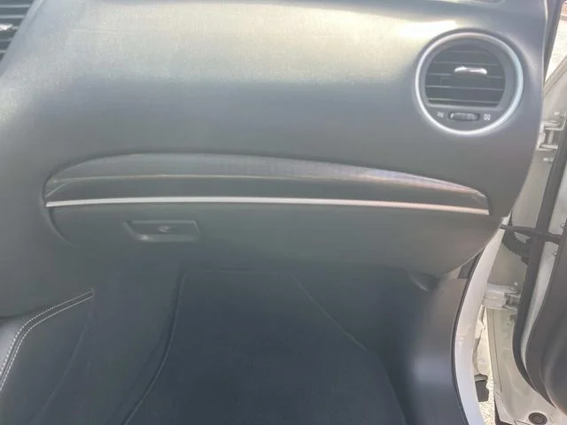 Used 2017 White INFINITI Base image 30