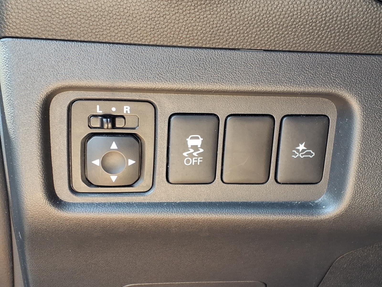 Used 2024  MITSUBISHI  image 6