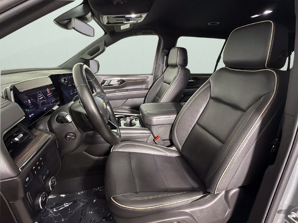 Used 2025 Sterling Gray Metallic Chevrolet Premier image 17