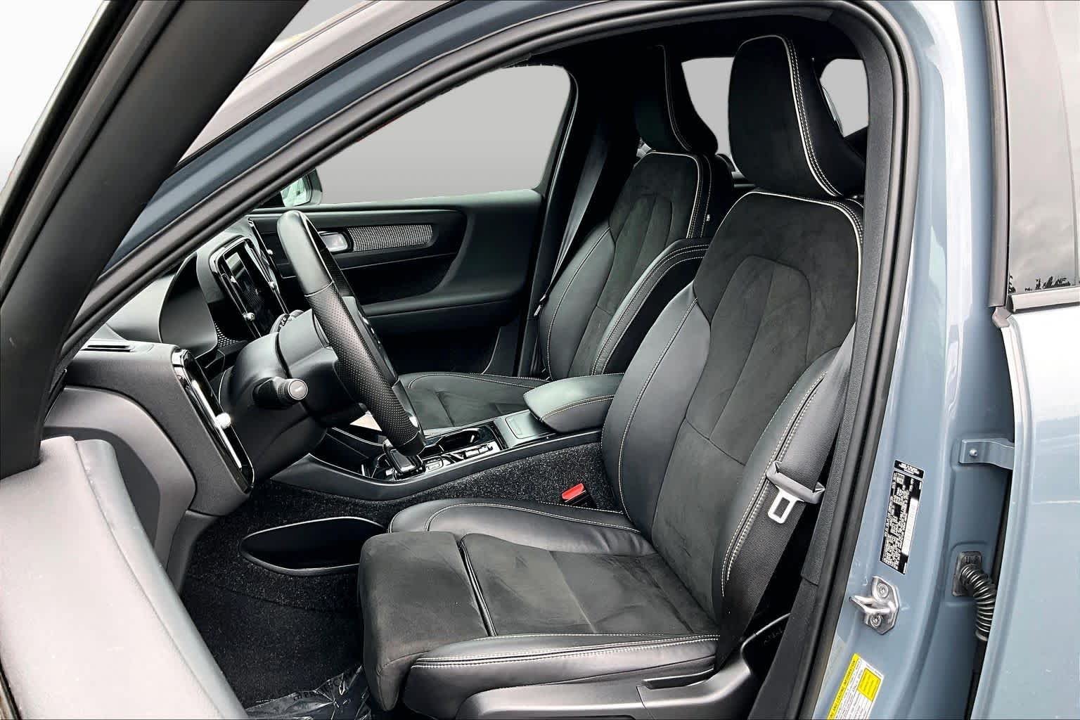 Used 2021 Thunder Grey Metallic Volvo R-Design image 9